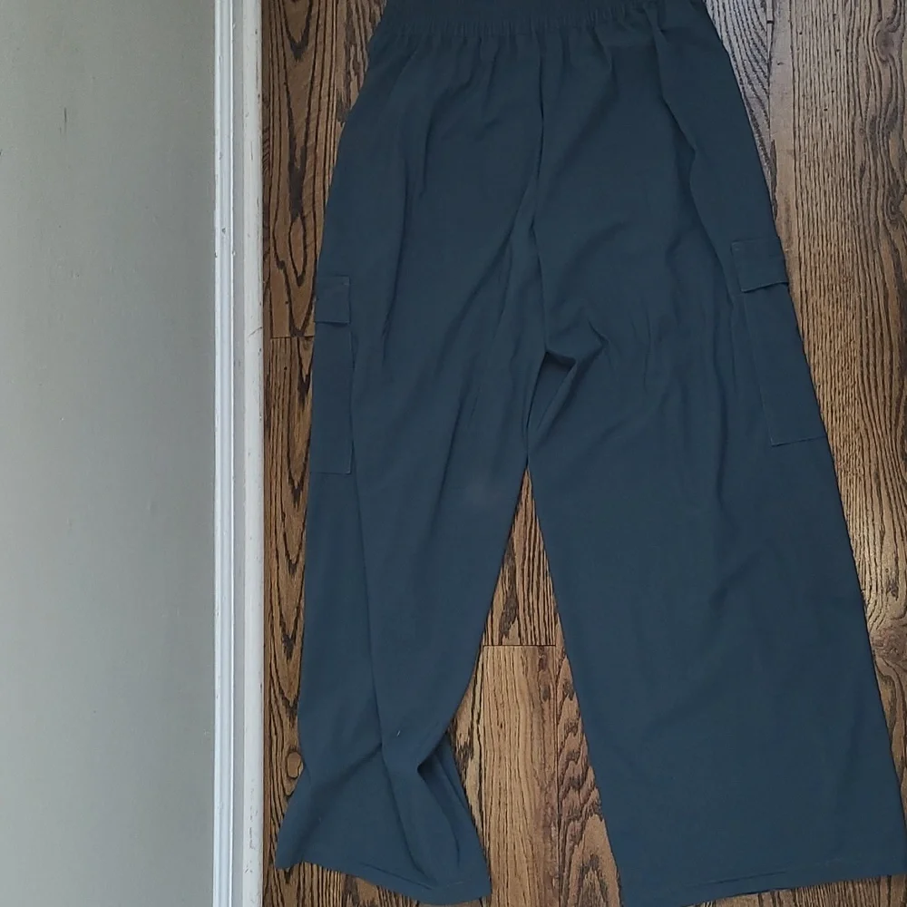Athleta Pinnacle High Rise Cargo Pants in Eden Size 6 - Picture 7 of 8